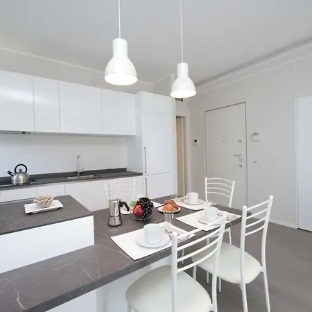 Sleeps 4 Pool Air Con Daire *
