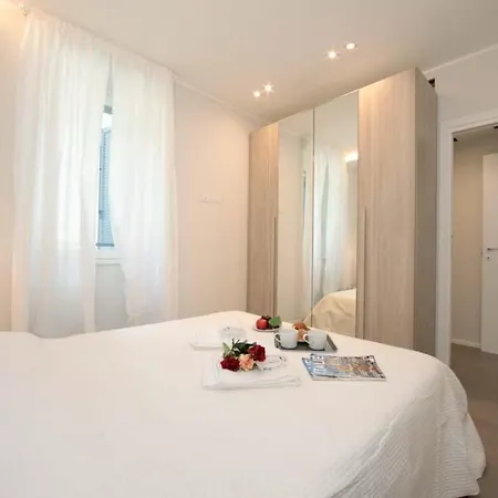 Sleeps 4 Pool Air Con Apartamento Mezzegra
