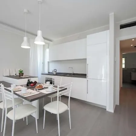 Sleeps 4 Pool Air Con *