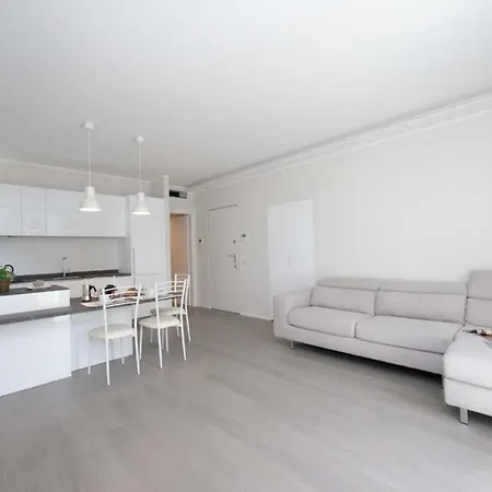 Sleeps 4 Pool Air Con * Mezzegra