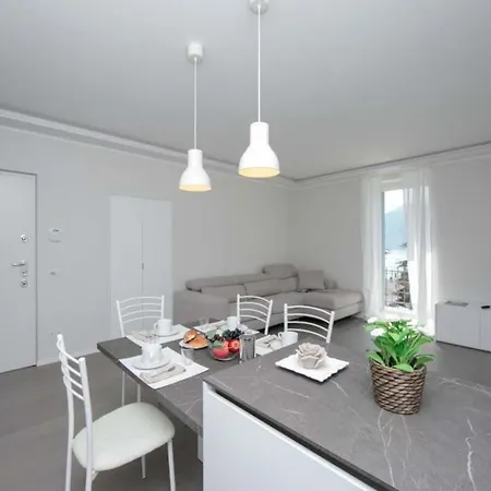 Sleeps 4 Pool Air Con Mezzegra