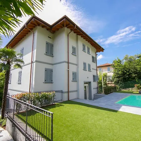 Sleeps 4 Pool Air Con Mezzegra